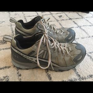 Vasque women’s low hiking shoes - size 7